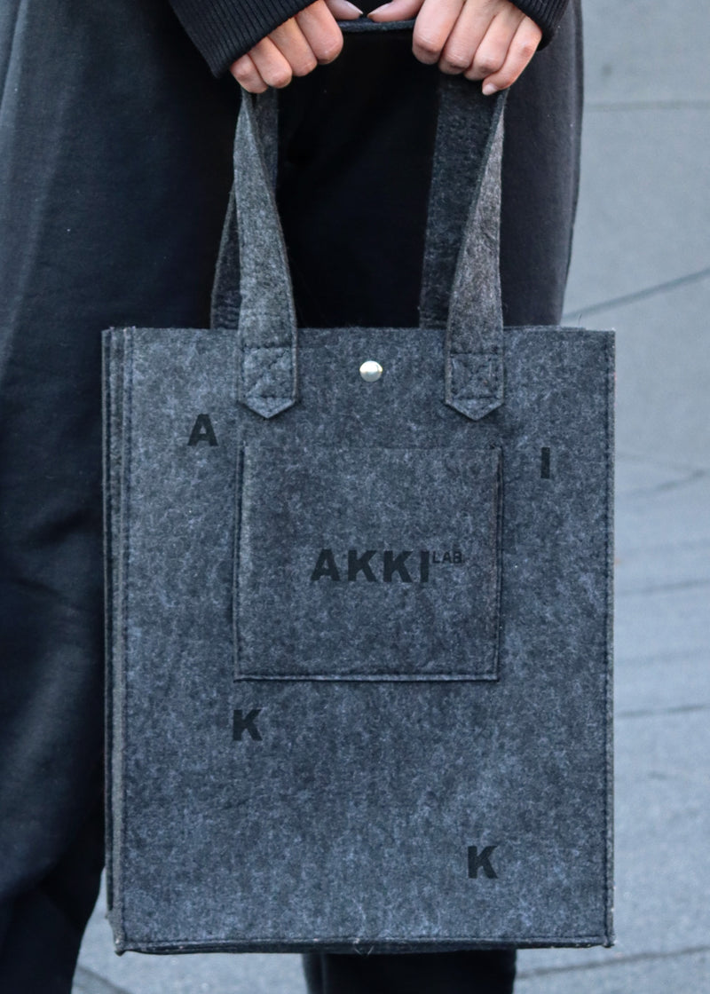[SIGNATURE] AKKI TOTE